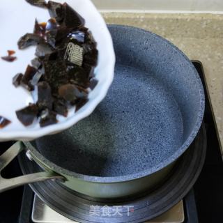 阿胶姜红糖鸡蛋汤的做法步骤：4