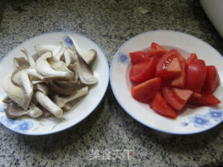 秀珍菇番茄汤的做法步骤：1