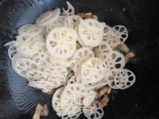 五花肉炒藕片的做法步骤：6