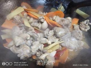 胡萝卜烧鸭肉的做法步骤：5