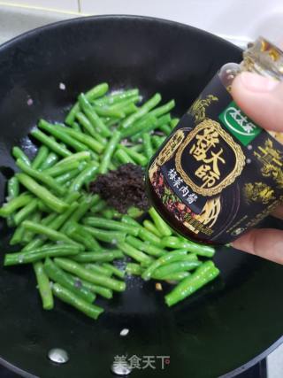 鲜香下饭梅菜肉酱炒豆角的做法步骤：5