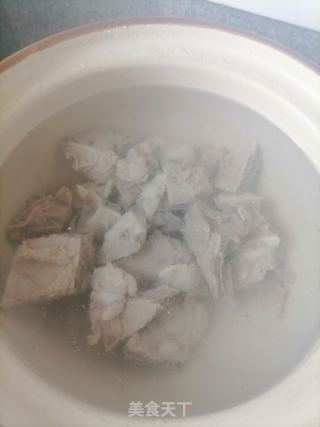 玉米山药排骨汤的做法步骤：2