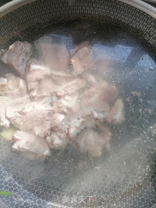 玉米山药排骨汤的做法步骤：1