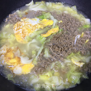荷包蛋包菜汤面的做法步骤：5