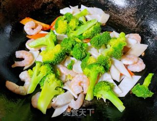 #快手小炒#西兰花杏鲍菇木耳炒虾仁的做法步骤：8