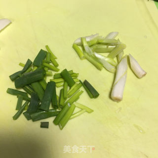 油渣炒儿菜的做法步骤：4