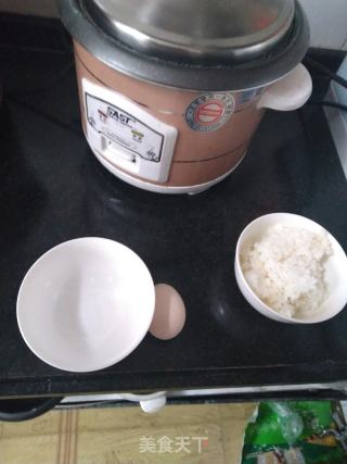 蛋炒饭的做法步骤：1