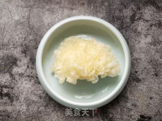 胡萝卜红枣银耳汤的做法步骤：1