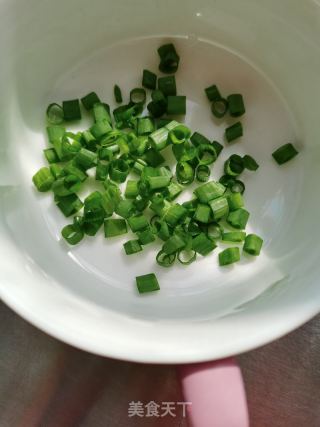 辣白菜鸡蛋面的做法步骤：1