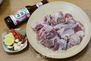 牛肉炖萝卜的做法步骤：1