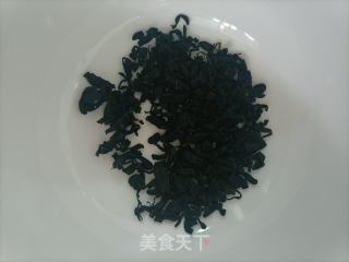 海裙带蛋花汤的做法步骤：1
