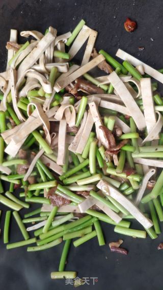 蒜苔豆片炒肉丝的做法步骤：6