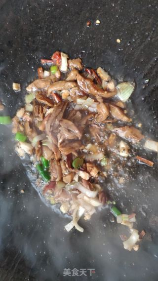 蒜苔豆片炒肉丝的做法步骤：5