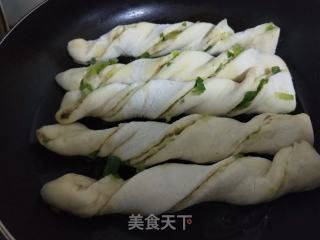 煎葱香花卷的做法步骤：9