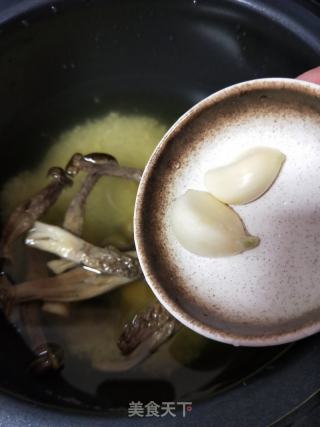 鹿茸菇干贝粥的做法步骤：5