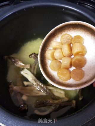鹿茸菇干贝粥的做法步骤：4