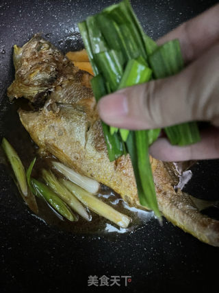 红烧黄花鱼的做法步骤：8