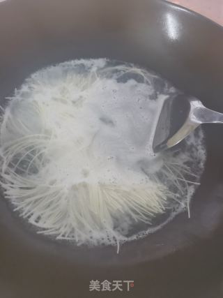 鸡蛋青菜肉末面的做法步骤：3