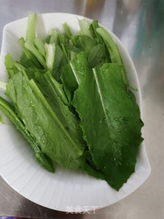 鸡蛋青菜肉末面的做法步骤：1