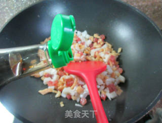 香肠萝卜干炒莲藕的做法步骤：6