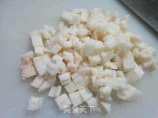 香肠萝卜干炒莲藕的做法步骤：3
