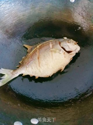 红烧金鲳鱼的做法步骤：3