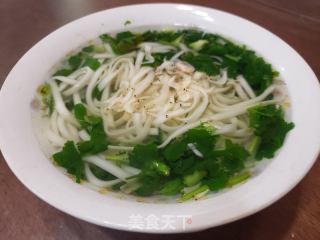 香菜虾皮汤面条的做法步骤：8