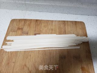 香菜虾皮汤面条的做法步骤：3