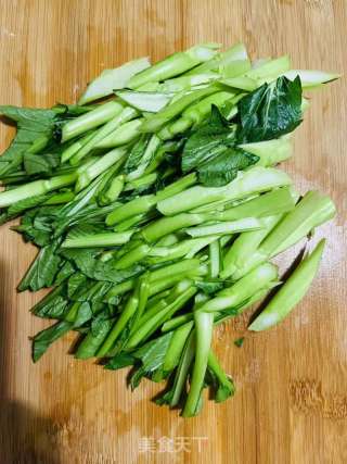 广东名菜-生炒菜心的做法步骤：1