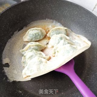 冰花荠菜煎饺的做法步骤：18