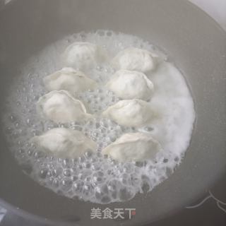 冰花荠菜煎饺的做法步骤：14