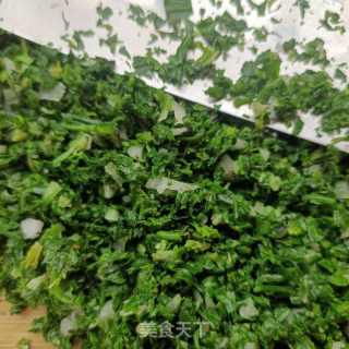 冰花荠菜煎饺的做法步骤：1
