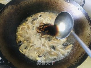 酸辣肉丝汤的做法步骤：8