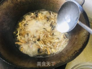 酸辣肉丝汤的做法步骤：7