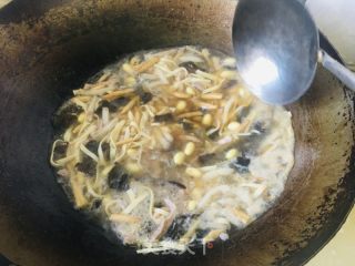 酸辣肉丝汤的做法步骤：5