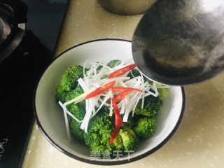 家庭版白灼西兰花的做法步骤：8