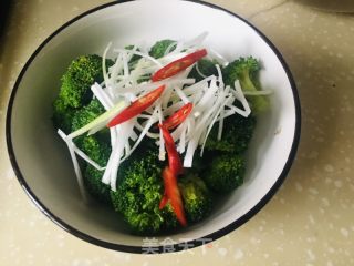家庭版白灼西兰花的做法步骤：7