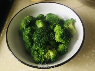 家庭版白灼西兰花的做法步骤：6