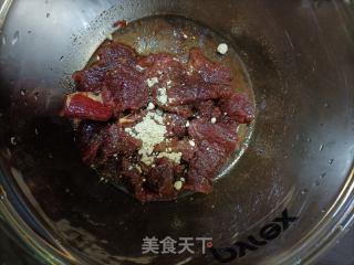 洋葱炒牛排的做法步骤：2
