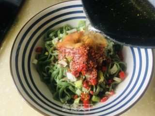 油泼辣子菠菜面的做法步骤：13