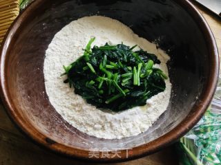 油泼辣子菠菜面的做法步骤：2