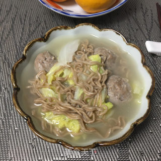 牛肉丸白菜汤面的做法步骤：8