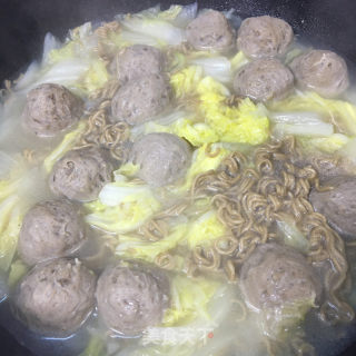 牛肉丸白菜汤面的做法步骤：7
