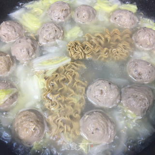 牛肉丸白菜汤面的做法步骤：6