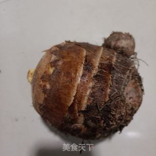 剁椒腊肠蒸芋头的做法步骤：1
