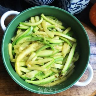 茶油炒葫芦条的做法步骤：8