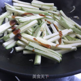 茶油炒葫芦条的做法步骤：6