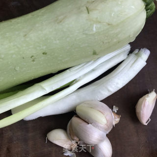 茶油炒葫芦条的做法步骤：1