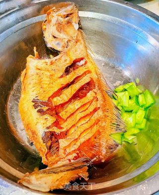 #酸甜美食#肉沫干烧偏口鱼的做法步骤：6