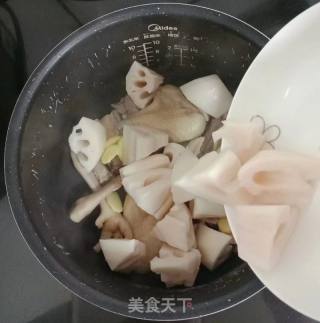 莲藕花生鸡汤的做法步骤：7